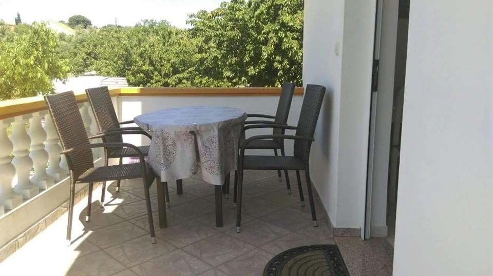 Apartments Lena Sutomišćica Kültér fotó