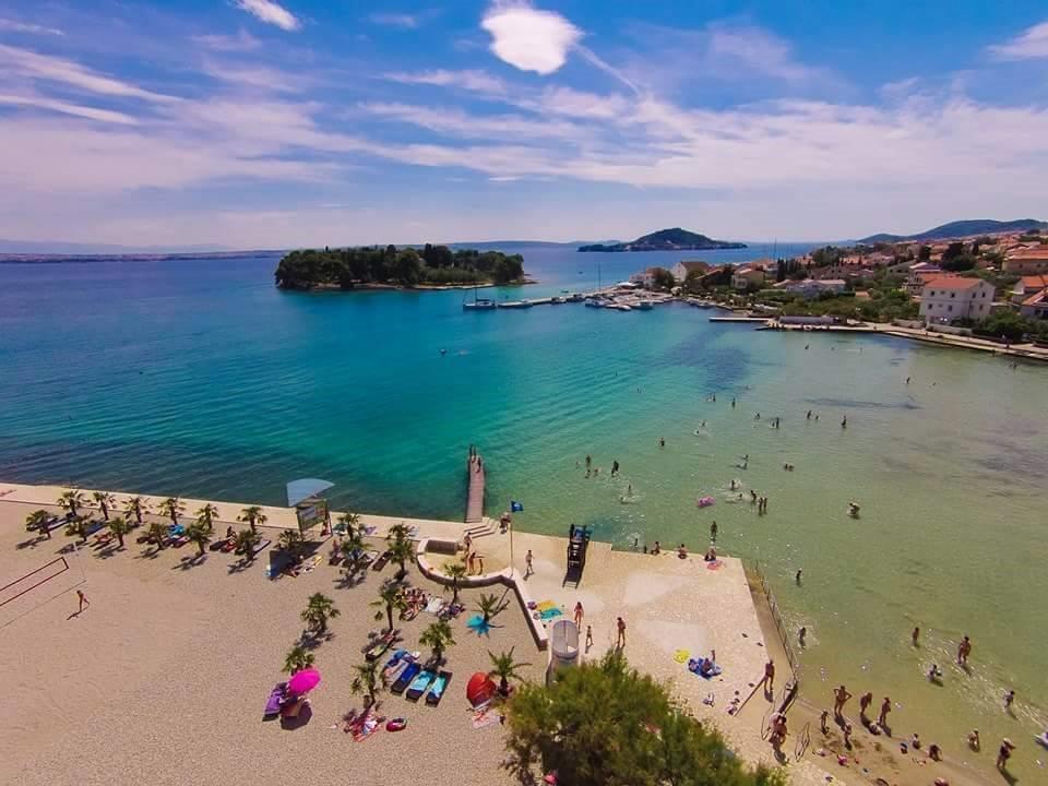 Apartments Lena Sutomišćica Kültér fotó