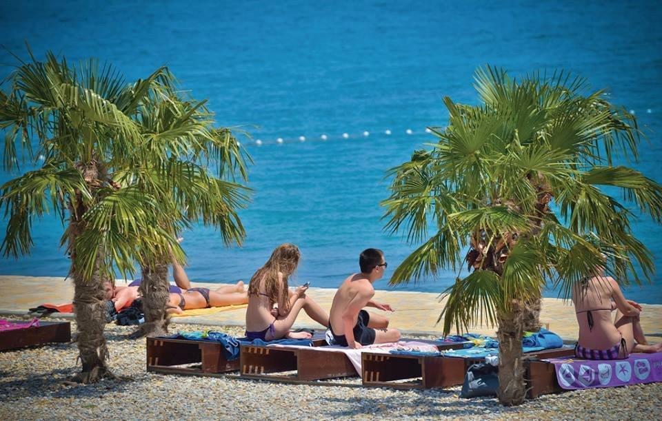 Apartments Lena Sutomišćica Kültér fotó