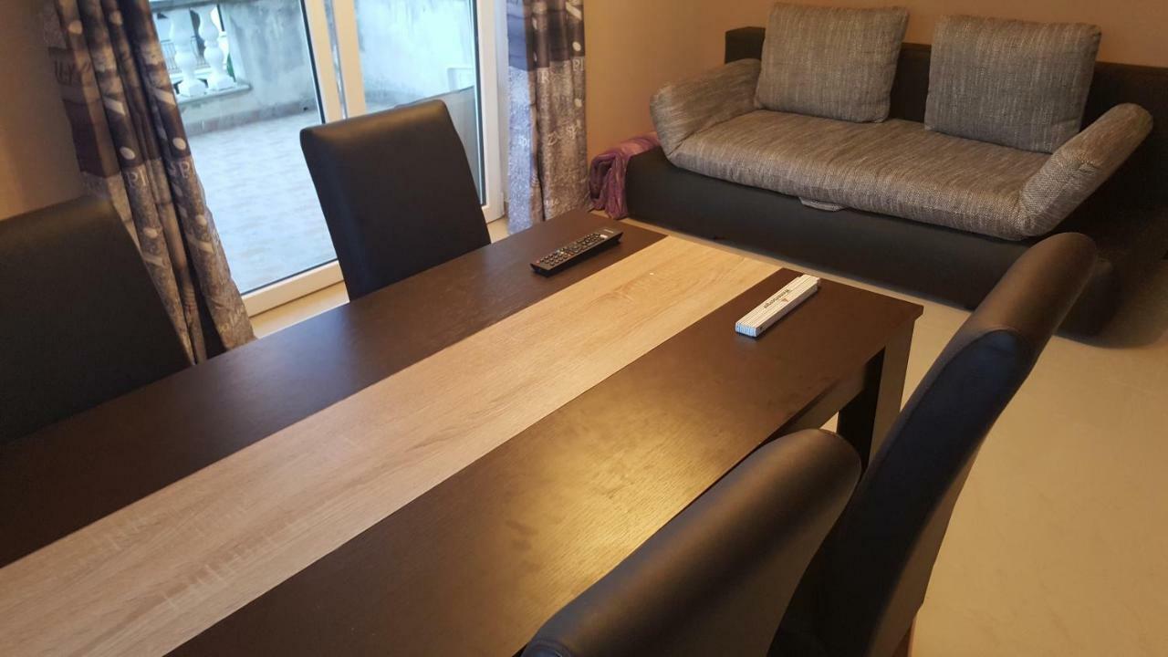 Apartments Lena Sutomišćica Kültér fotó